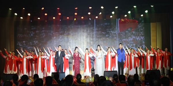 16、管理公司歌舞《中國》.jpg