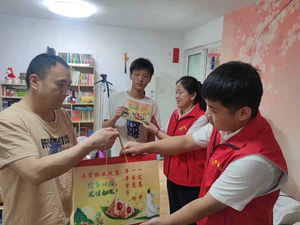 暖心助考，一舉高“粽” ——三箭物業(yè)公司黨支部深入開展“亮身份、樹形象、作貢獻(xiàn)、助發(fā)展”活動(dòng)